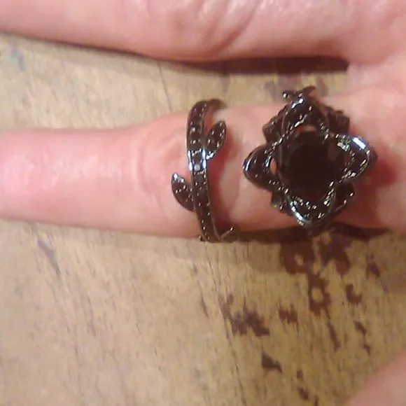 Black stone flower zirconia ring set - Picture 6 of 8
